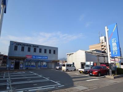 広島銀行 徒歩2分の場所にあります!
便利ですよー