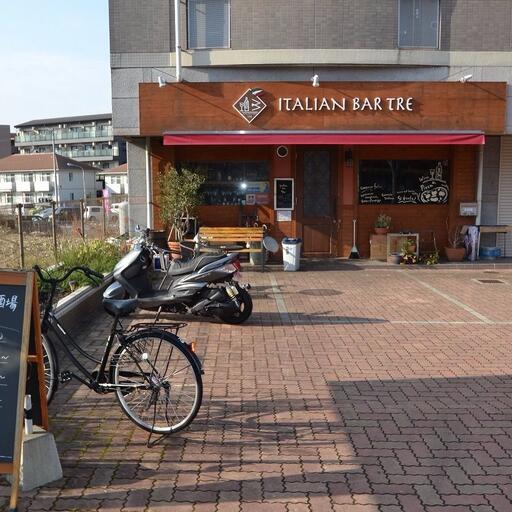 隣のイタリアンバー 名称はバルトレ。広大生で賑わってます