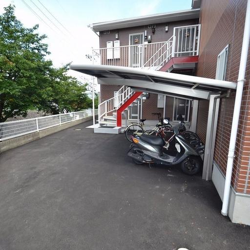 スカイハイツ駐輪場 大きな屋根付きです。