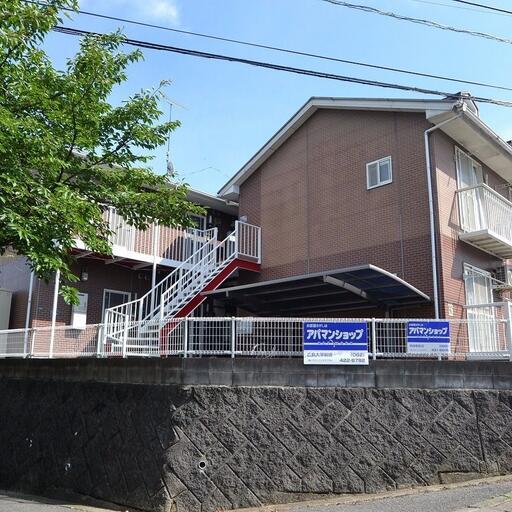 スカイハイツ北西外観 高台が分かりやすく撮ってあります。
