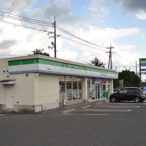 ファミリーマート八本松東三丁目店 徒歩5分の近さにあるコンビニ!