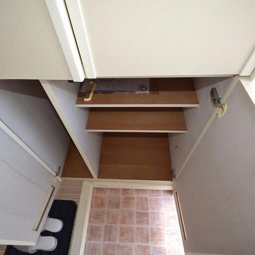 下駄箱の下部 通常の下駄箱です。