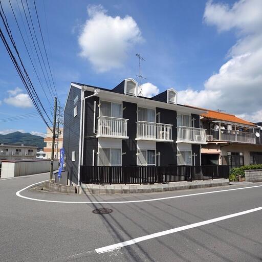 アーバンハイツB南西側外観 西側(1号室)には横に窓があります!
