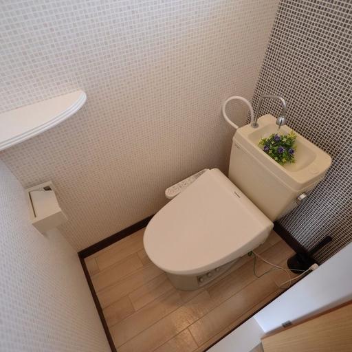 トイレ全体 実は簡易水洗なので月々の水代が安いんです!!