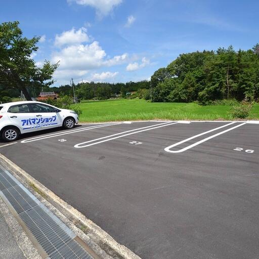 ラパルテール東広島弐番館駐車場 広くて駐車しやすいですよ♪