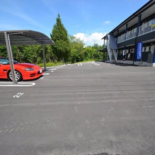 ラパルテール東広島弐番館駐車場 駐車場広いんです。