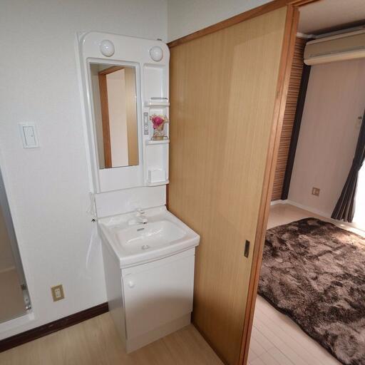 洗面台 ちょっと強引ですが新設しました。あるとないのでは全然違いますから!