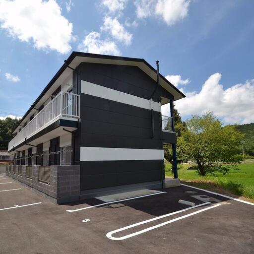 ラパルテール東広島弐番館東側外観 朝はこちら側に陽が入ります。