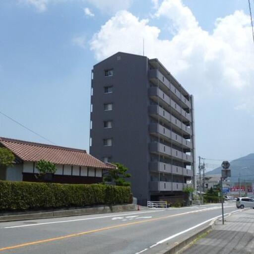 ルミエール南西側外観 モスバーガーの近くから撮影しています。