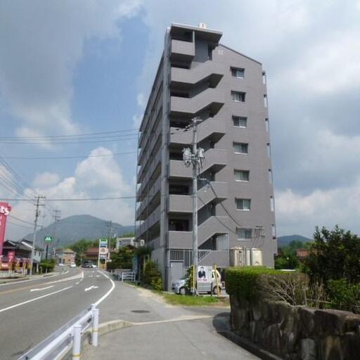 ルミエール東側外観 角部屋には窓があります!