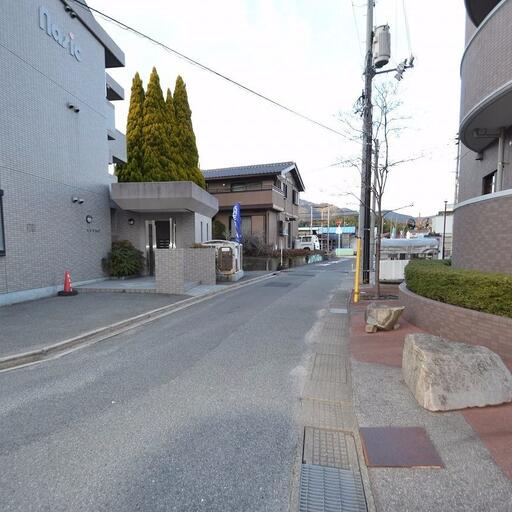 近隣道路 車通りは少なめです。