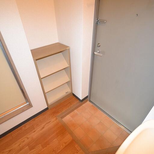 下駄箱 下駄箱の上に物が置けます。