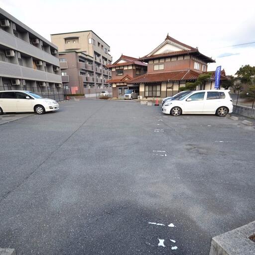 駐車場 西側から撮影しました。