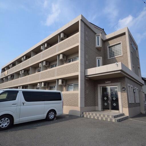 ボヌール南東側外観 東側に道路があります。