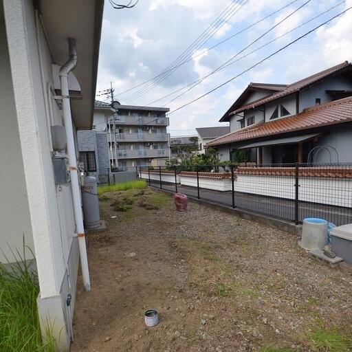 敷地内5 西側です。(1号室側)