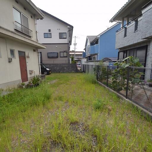 敷地内 共用庭です。(東側)