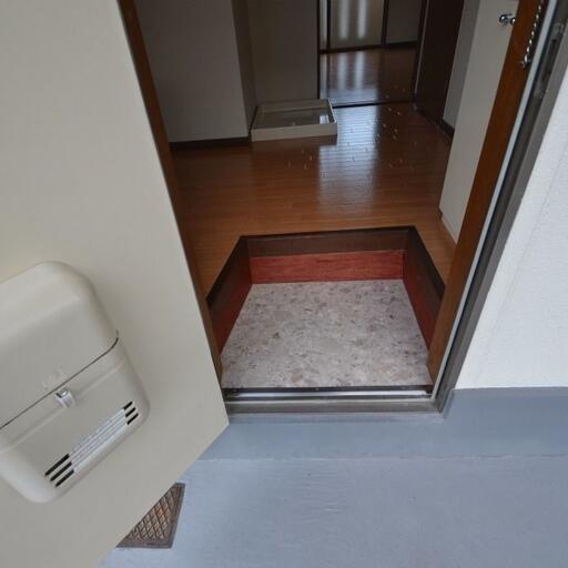 下足場 玄関にはポストあります。