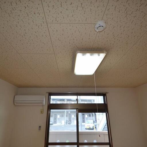 照明 洋室にも付いてますので、入居前に購入する必要はありません。