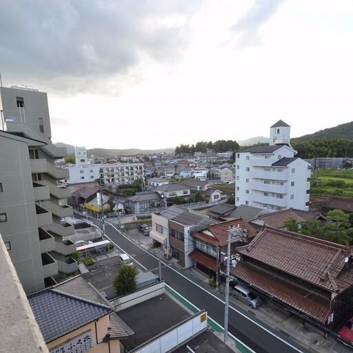 7階からの眺め 線路が見えます。
