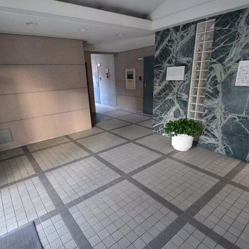 1階エントランス 掲示板などもあります。