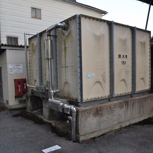 受水槽 南側にあります。