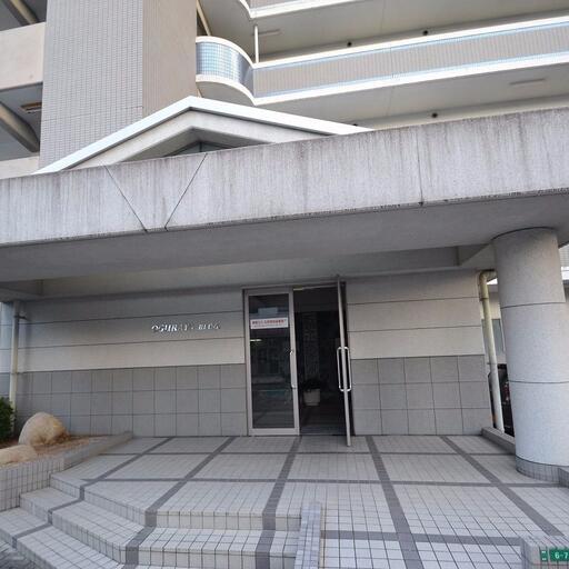 正面玄関2 入口です。