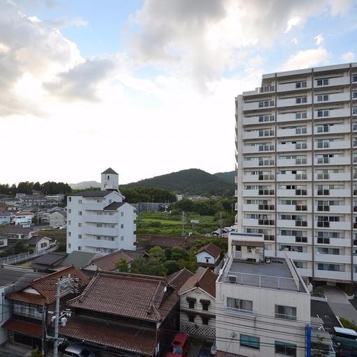 7階からの眺め 近くに分譲マンションがあります。