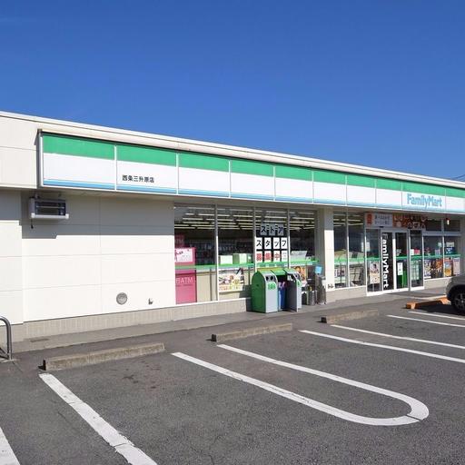 ファミリーマート西条三升原店 駐車場が広く駐車しやすいです!