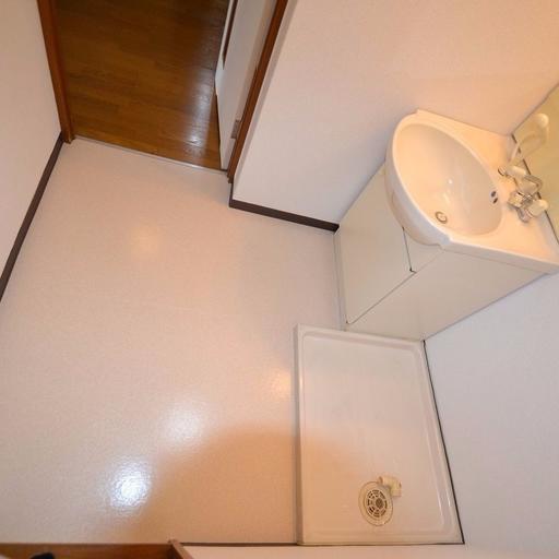 洗面所 面積が広めにしてあり、ちょっとした家具なども置きやすく設計されている。