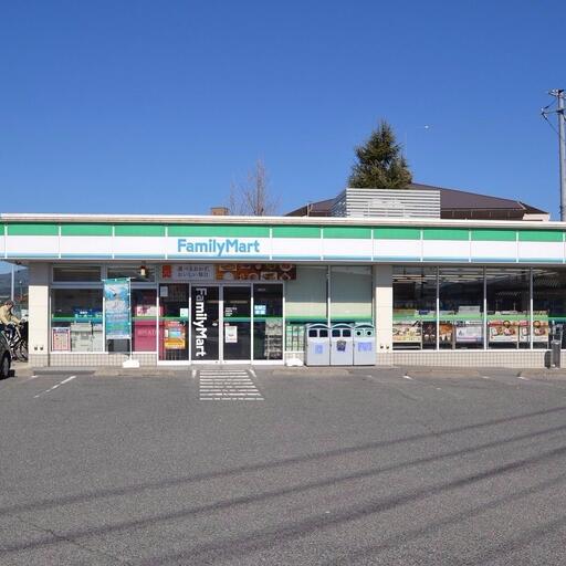 ファミリーマート西条東店 西条中学校の隣にあるコンビニ。