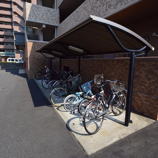 駐輪場 近隣にはお店がたくさんありますので、自転車があっても良いと思いますよ♪