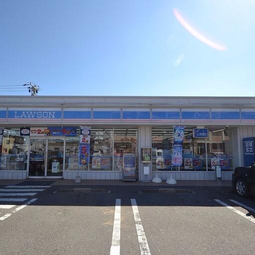 ローソン 東広島西条東店 徒歩3分。すぐ近くにはセブンイレブンもあり、両方で比べてもいいかも。