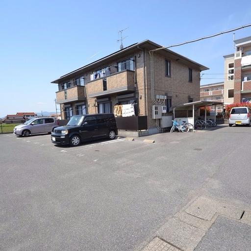 A~D棟の敷地内の写真 これだけ広い敷地はアパマンショップの取扱の中でもここだけです。