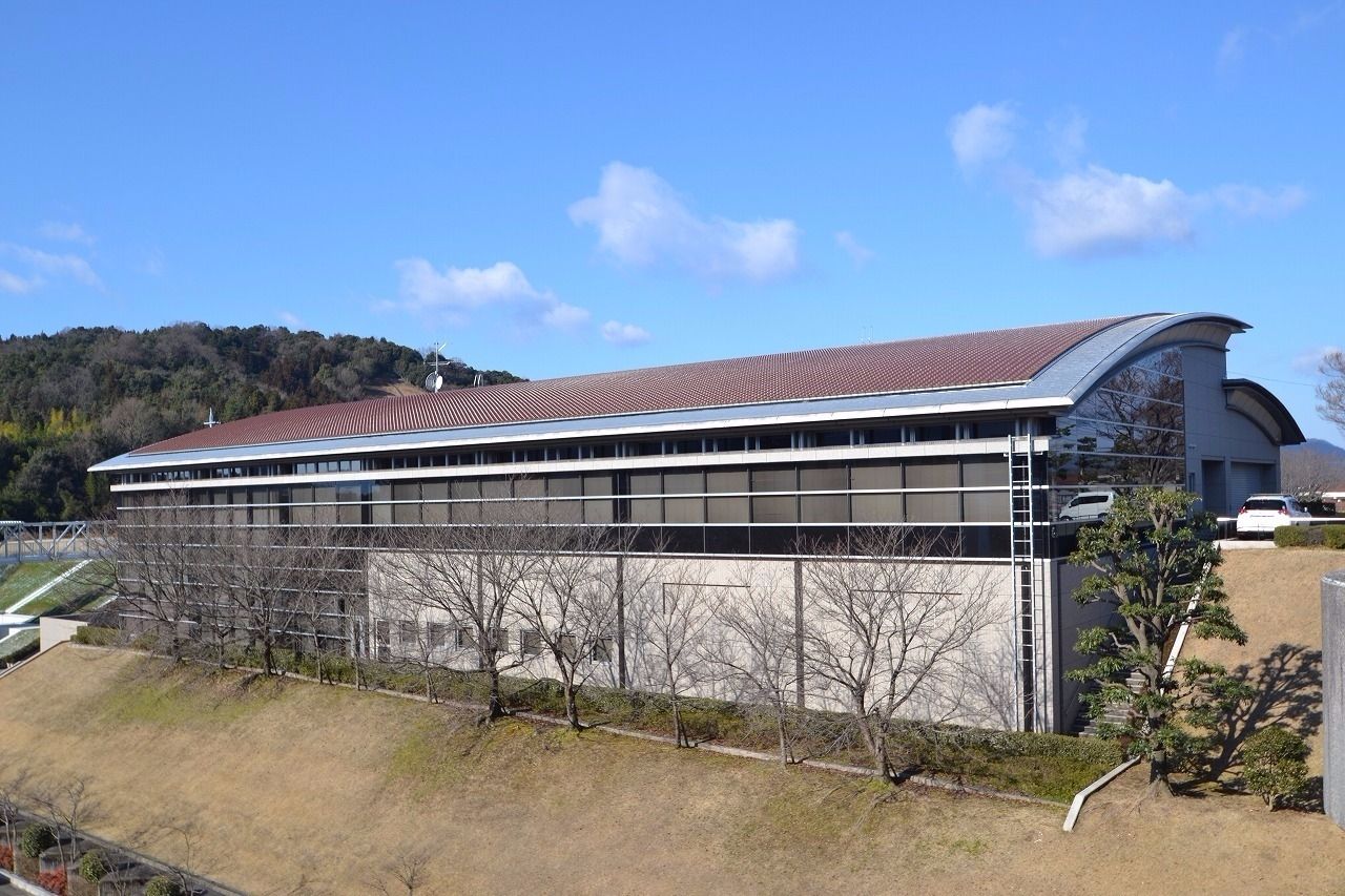 東広島市最大の図書館。