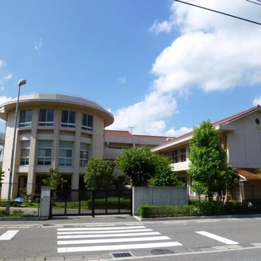 東広島市立三ツ城小学校 徒歩約3分。地域に根差した小学校として認知されている。