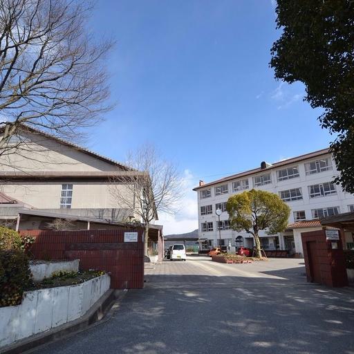 東広島市立松賀中学校 徒歩約22分。国道375号線を南下し通学する形となる。