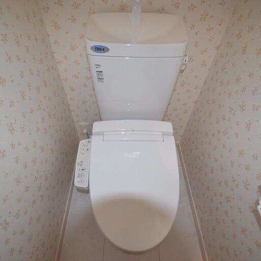 トイレ 1階にも2階にもあるウォシュレット付きトイレ!トイレ渋滞を避ける事ができますね。