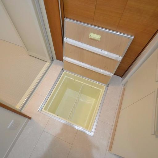 床下収納 洗面所にあります。