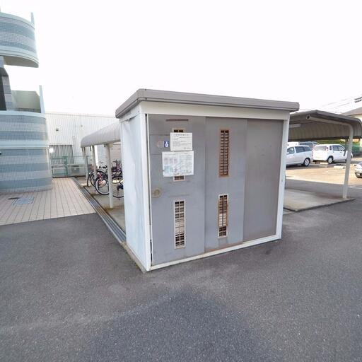 ゴミ集積場 ゴミはきちんと分けて出しましょう。
