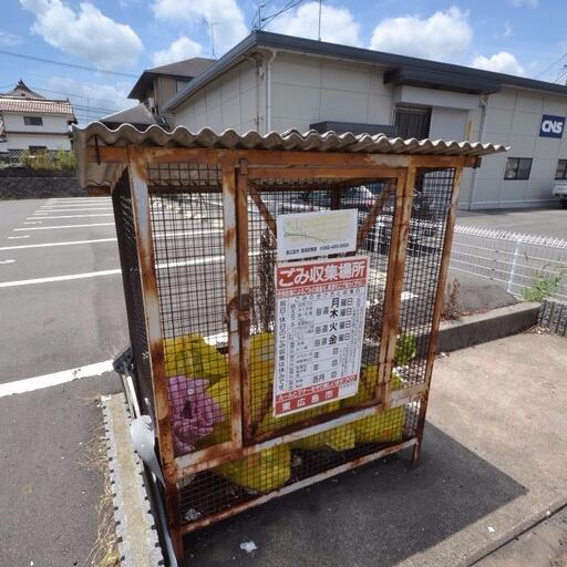 ゴミステーション 敷地内にゴミステーションがあるのでゴミ捨てが便利ですよ!