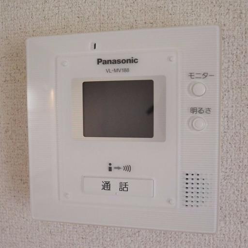 TVドアフォン 玄関前の人物を特定できます。