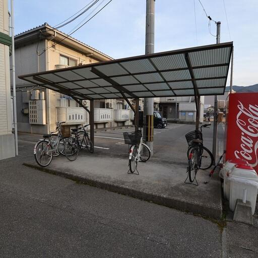 駐輪場 原付バイクまで無料で利用できます。