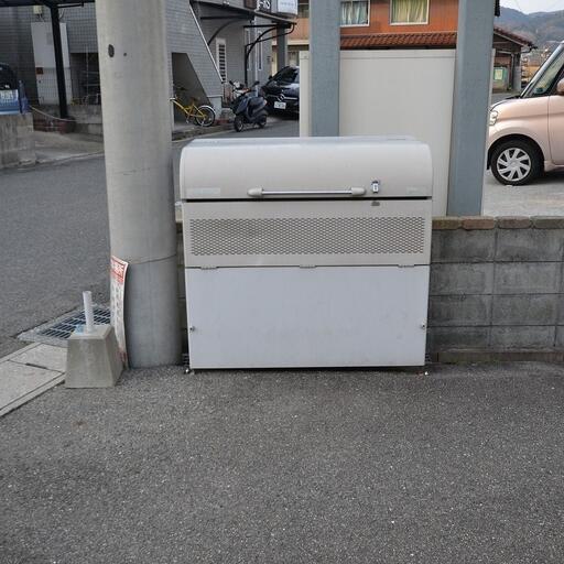 ゴミステーション 敷地内にあるので、ゴミ出しが楽々です。