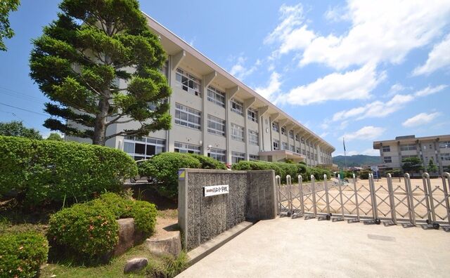 川上小学校