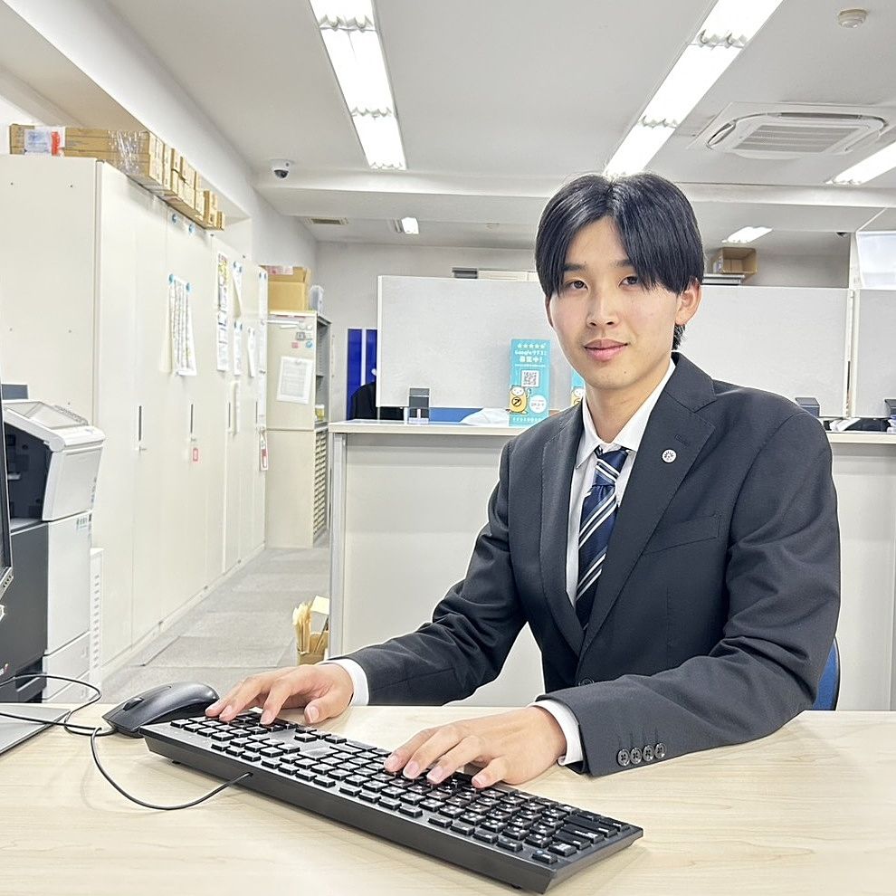 広島県江田島市出身、島育ちの野村です。
今までずっと広島県で生活してきましたが、
現在は東広島市で一人暮らしをしております。
自身の経験を基に楽しい独身ライフをご提案させて頂きます。
一緒にお部屋探しを楽しみましょう！